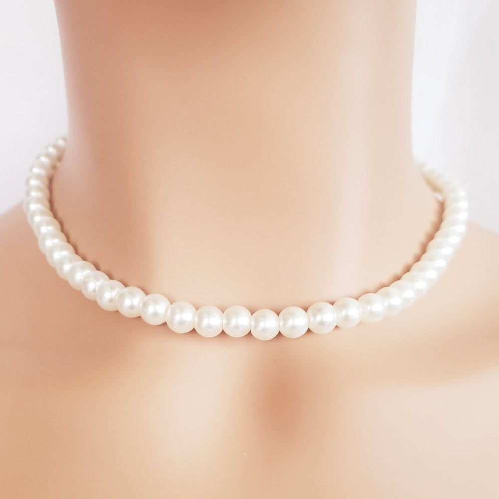 Paris Pearl Necklace